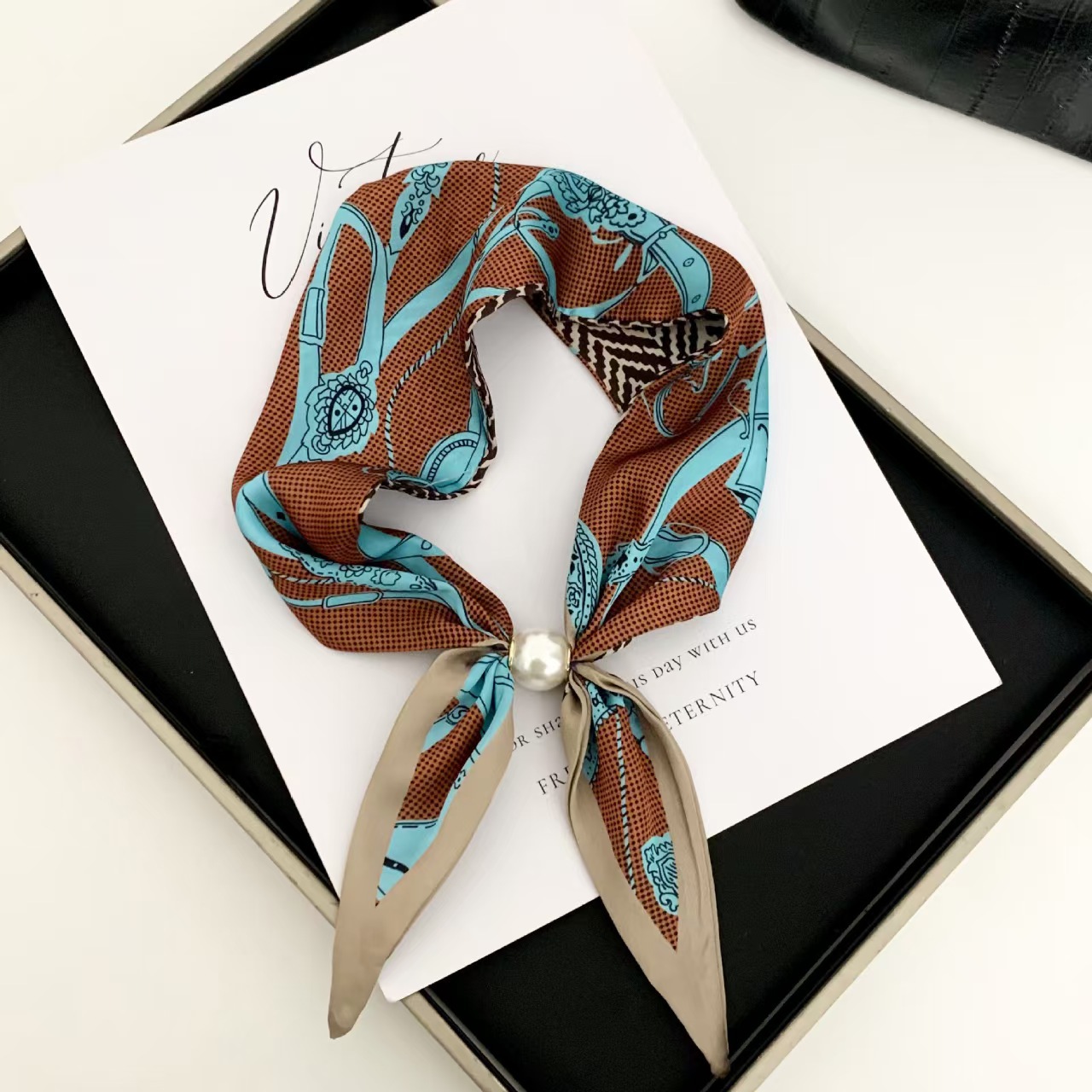 Kore Tarzı Zarif Inci Manyetik - Ascot Neck Scarf incelemesi ve fiyatı